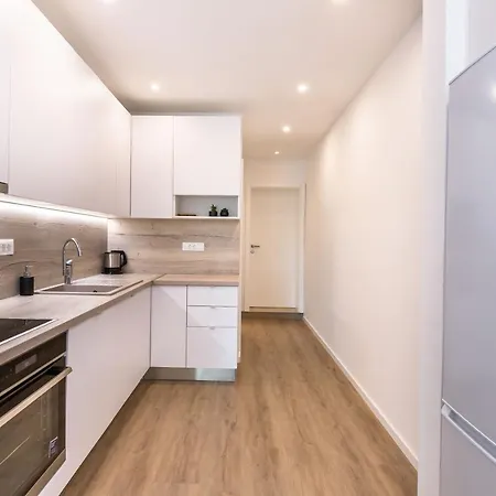 Maestral Макарска