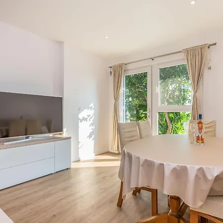 Apartment Maestral