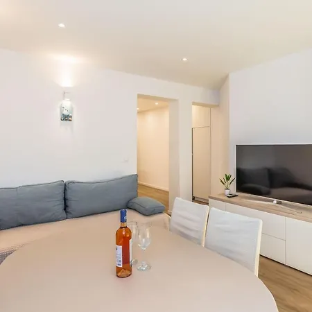 Apartment Maestral