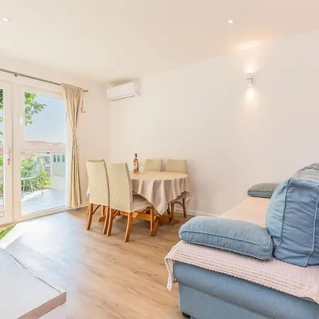 Maestral Apartment *