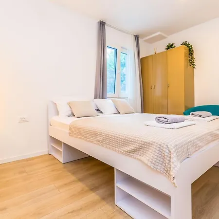 Maestral Apartment Makarska